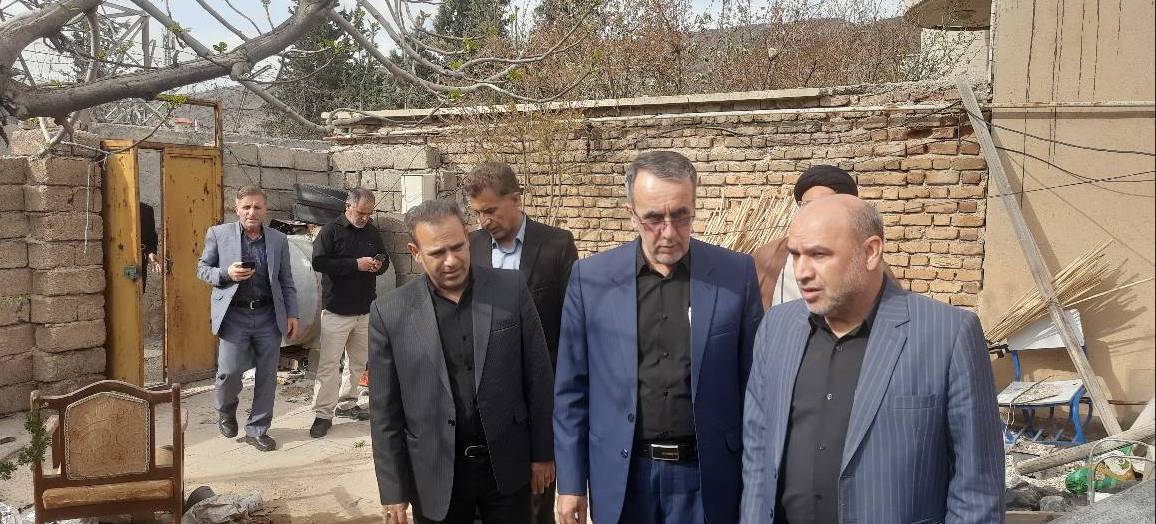 دیدار معاون توسعه مشارکتهای مردمی با خانواده‌های آسیب‌دیده از جنگ در ایلام